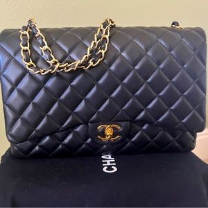 Beautiful Chanel double flap timeless bag, like new.